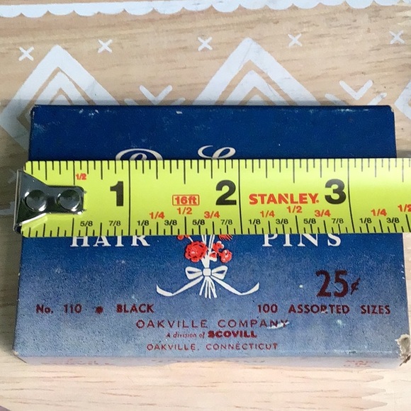 Box of Vintage Hair Pins box with .25 cent price tag - Picture 2 of 6